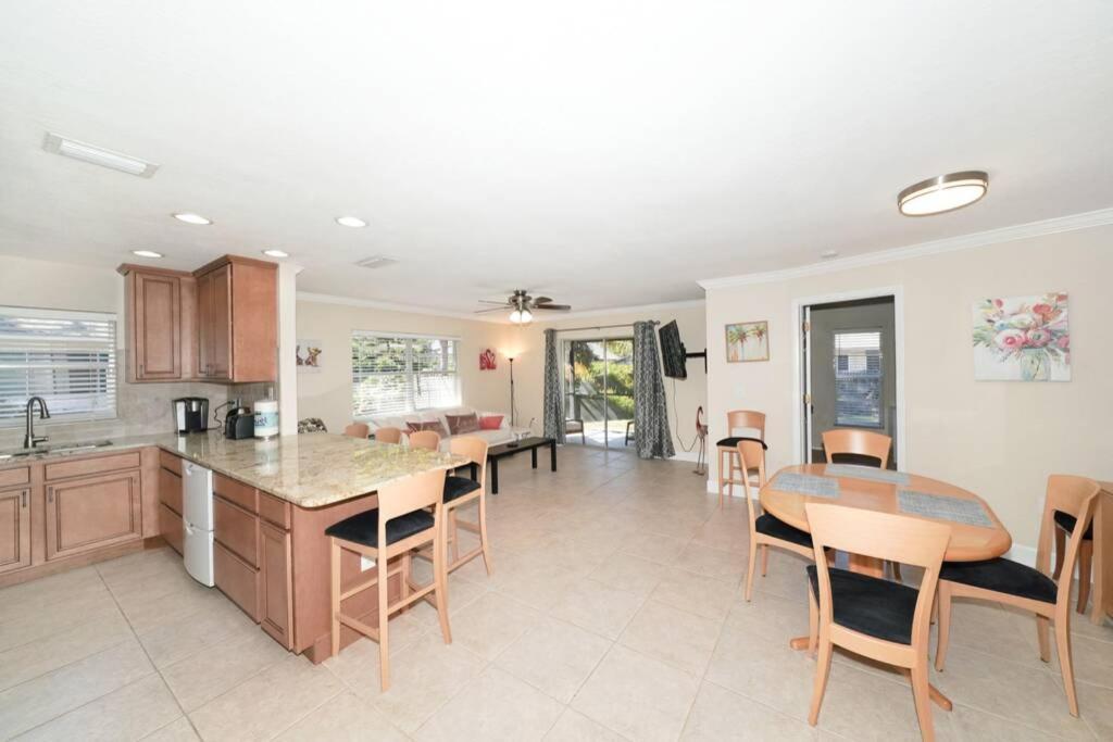 Pet-Friendly, King Bed, Close To Siesta Beach, Restaurants, Shopping Vila Sarasota Exterior foto